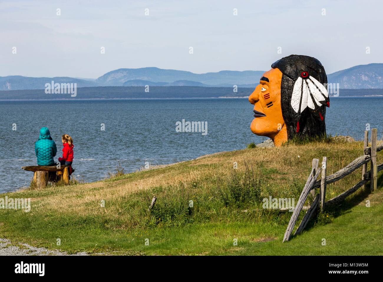 Canada, Province of Quebec, Bas-Saint-Laurent region, Rivière-du-Loup, the harbor, craft kiosk, Native American head facing the St. Lawrence River and children Stock Photo