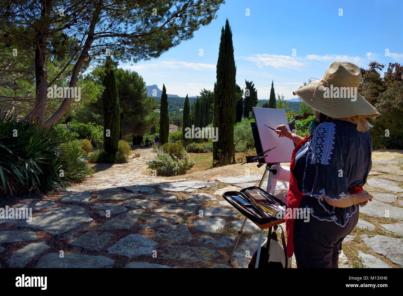 France, Bouches du Rhone, Aix en Provence, artist painter at the Painters' Field, the most famous paintings by Paul Cézanne have been painted from this panorama on the Sainte-Victoire mountain, located on the Marguerite Road on the Lauves hill Stock Photo