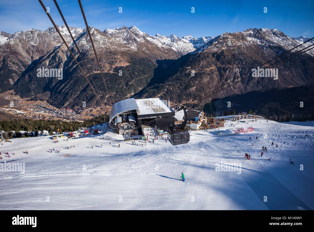 Austria, Tyrol, Otztal, Solden, Gaislachkogl ski mountain, middle station, elevation 2174 meters, winter Stock Photo