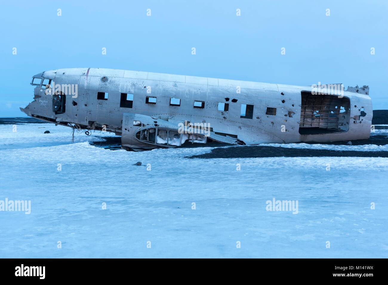 Islande, Sudurland, Solheimasandur, èpave d'un avion US Air Force Douglas R4D8 (super DC3) Stock Photo