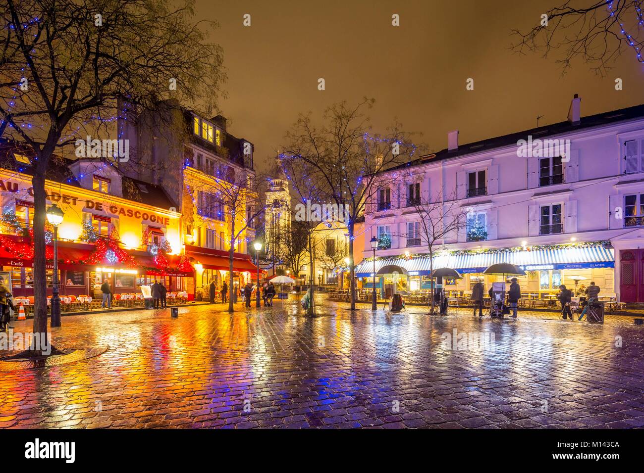 France Paris Montmartre Place Du Tertre In Christmas Stock Photo Alamy