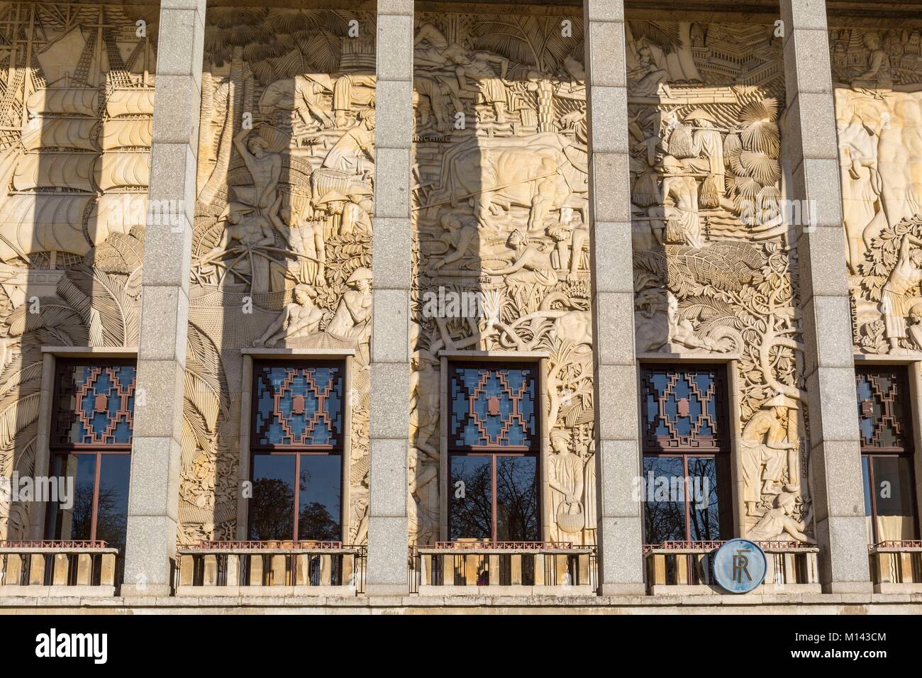 France, Paris, Porte Doree, Palais de la Porte Doree and Musee de  l'Histoire de l'Immigration, bas relief of Alfred Janniot Stock Photo -  Alamy