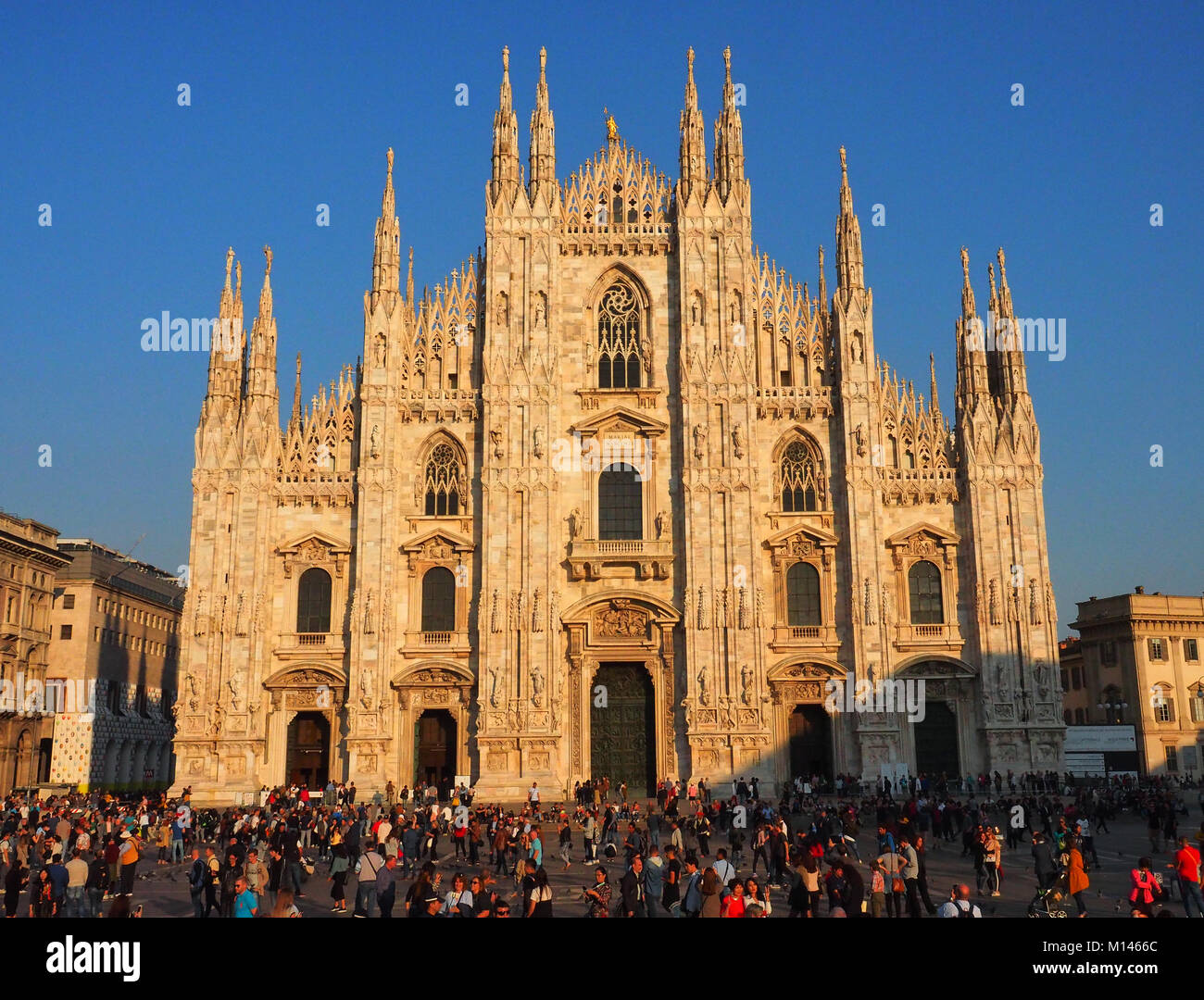 Milan’s FTSE MIB Edges Lower as Oil Volatility and Geopolitical Tensions Weigh on Sentiment