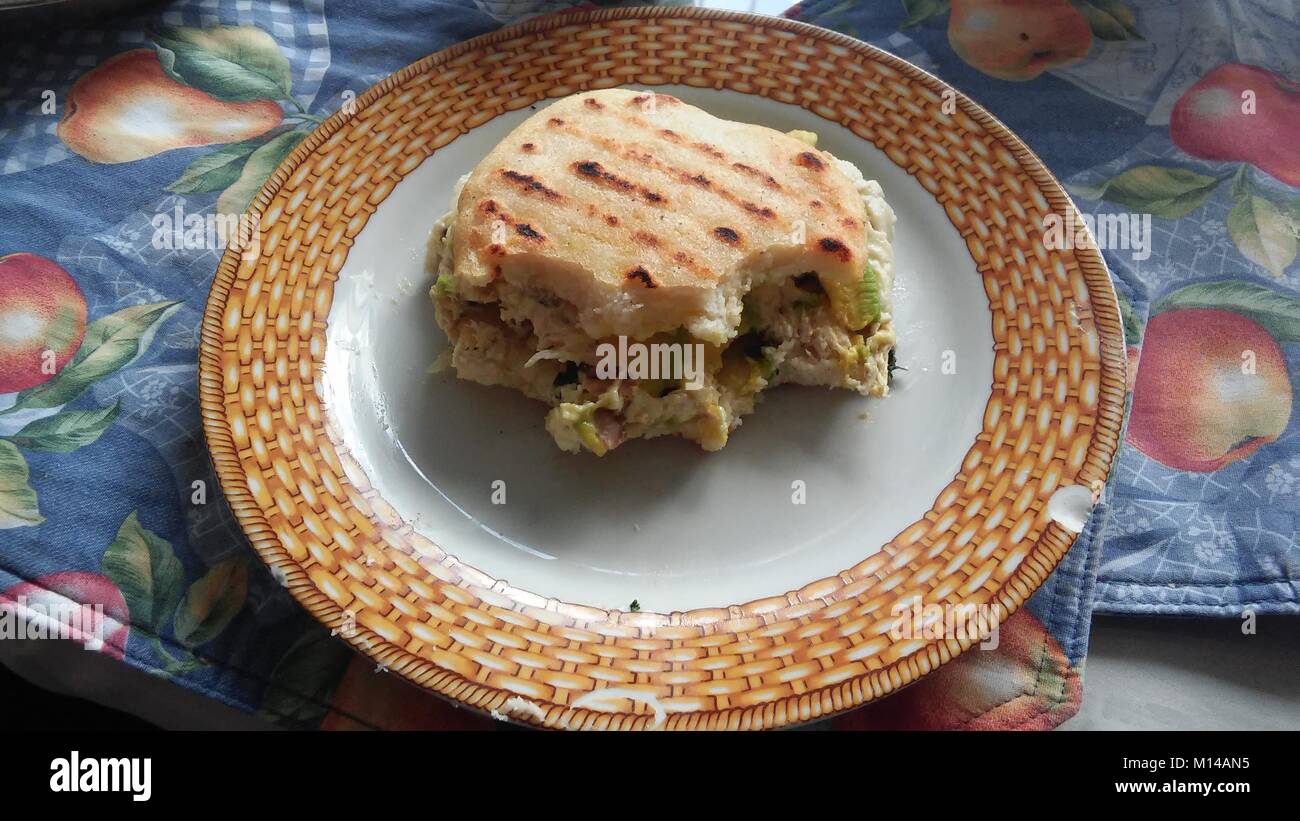 Venezuela : Venezuelan Arepas. Arepa Reina Pepiada Stock Photo - Alamy