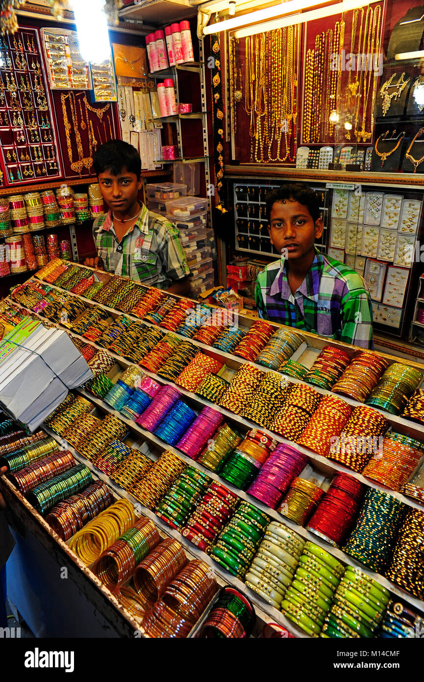 Indian boy selling at market hires stock photography and images Alamy