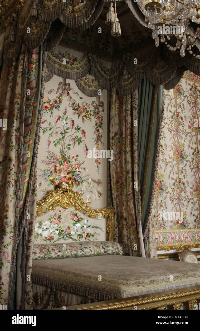 The Queen's bed in the Queen's bedchamber, Versailles Palace, IleDe