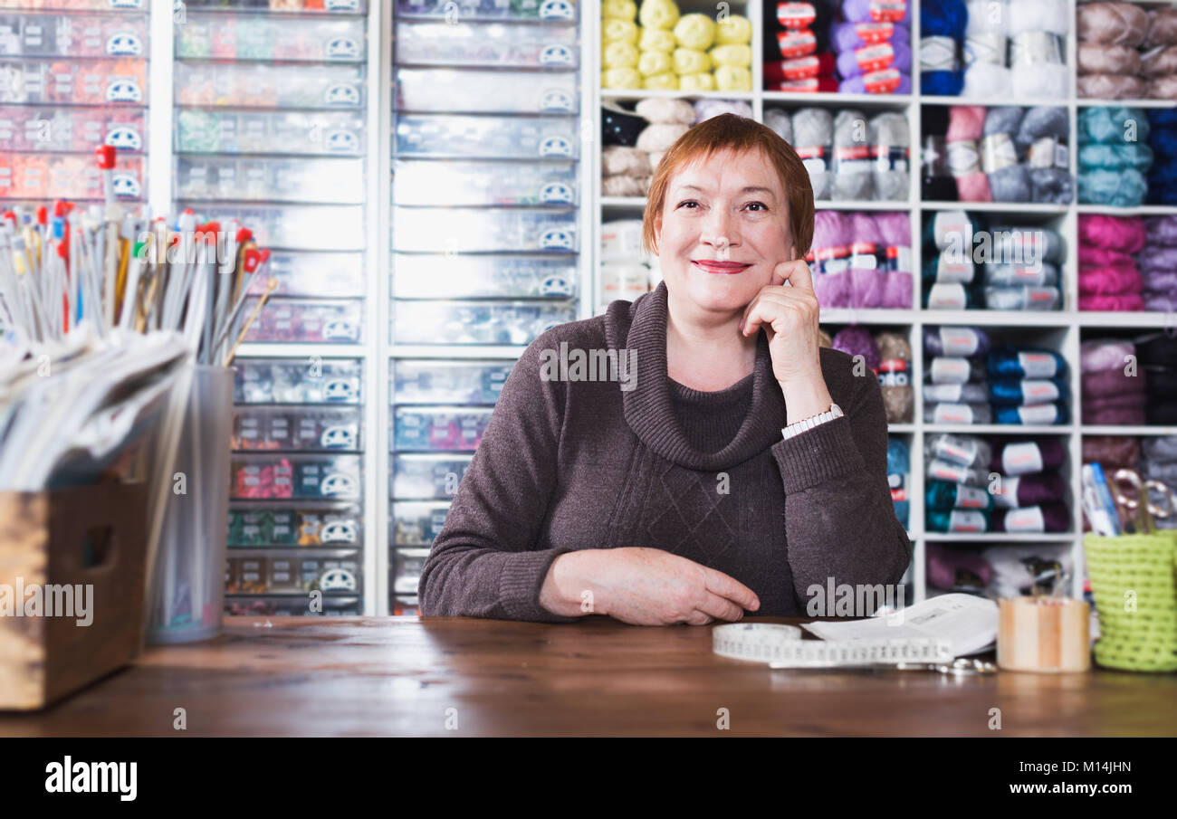 Magazine shop female assistant hi-res stock photography and images - Alamy