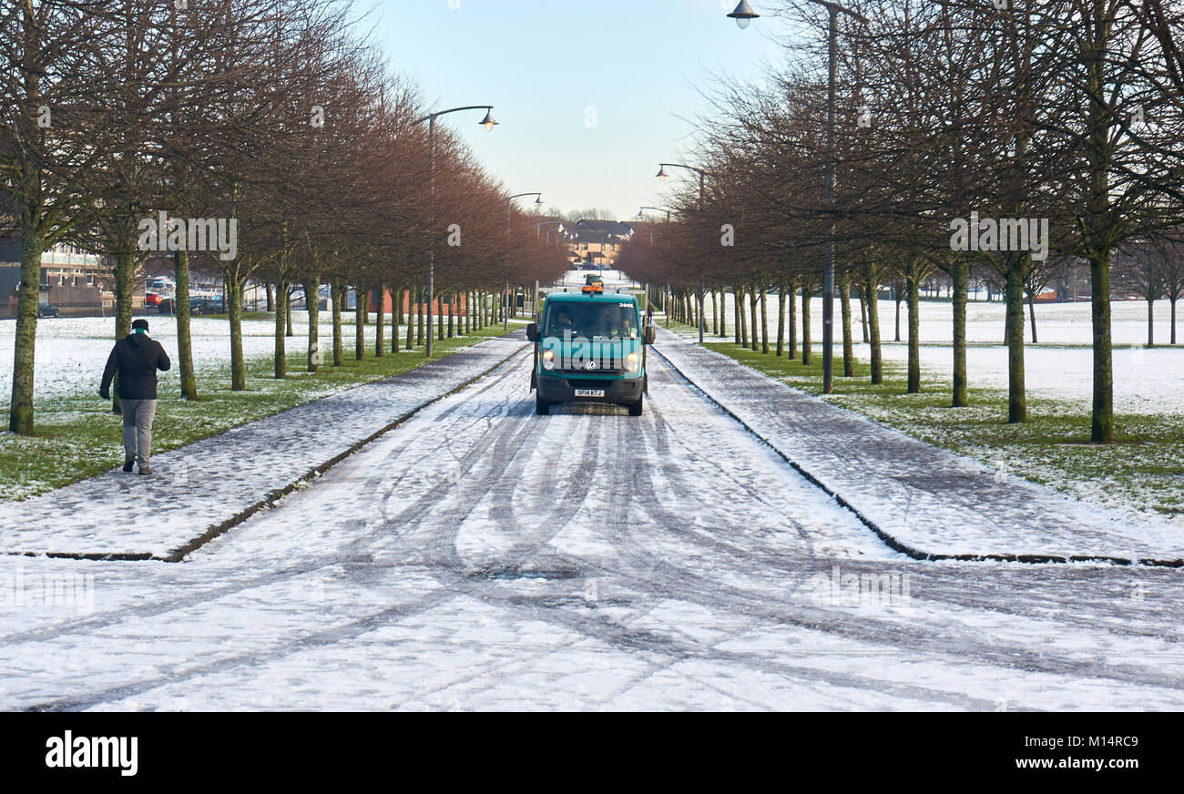 Glasgow City Councill maintenance vehicle servicing icy roads and pathways in Green Park, Glasgow, UK Stock Photo