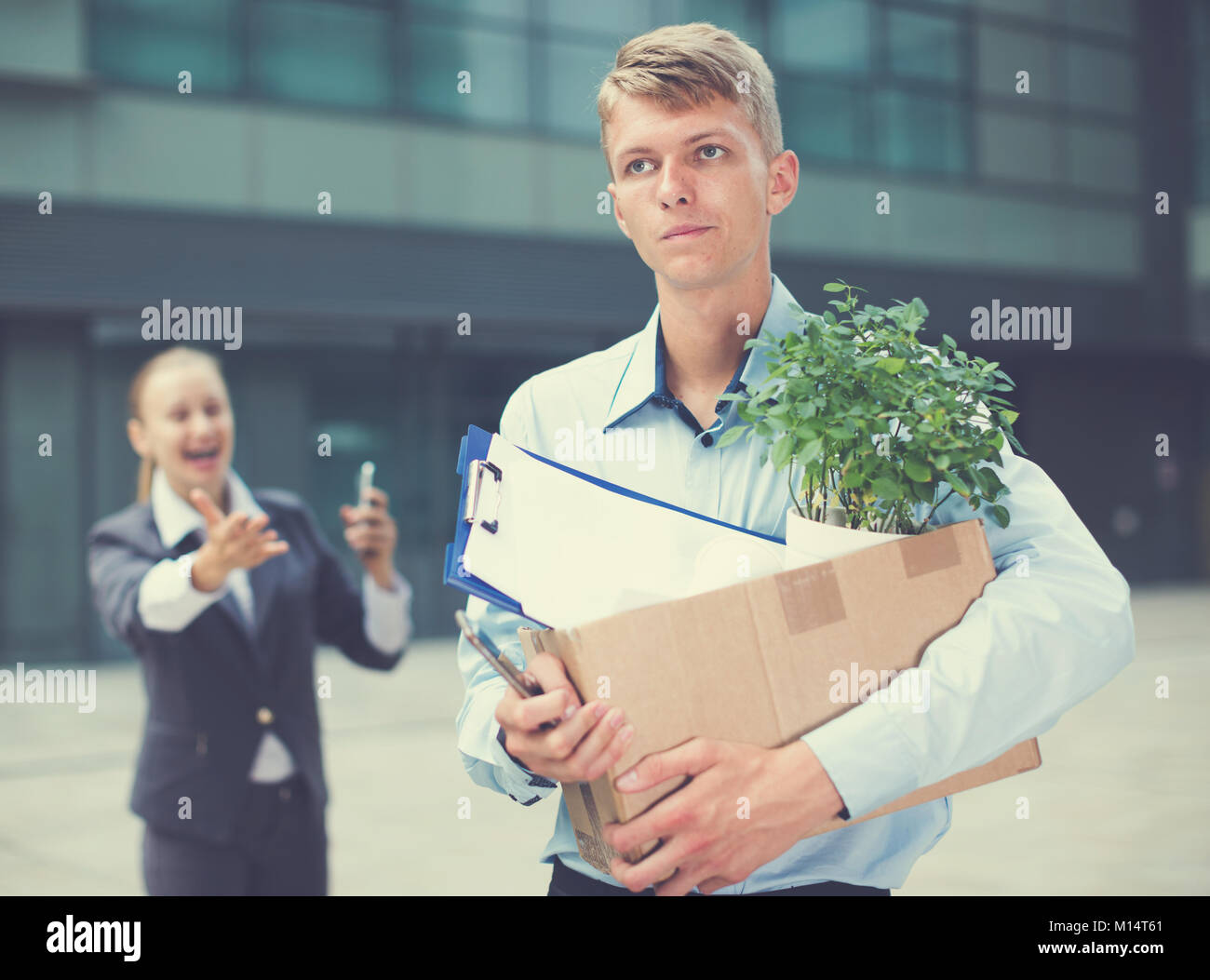 увольнение с работы. смена работы. увольнение работника. увольнение. сотрудники ушедших компаний.