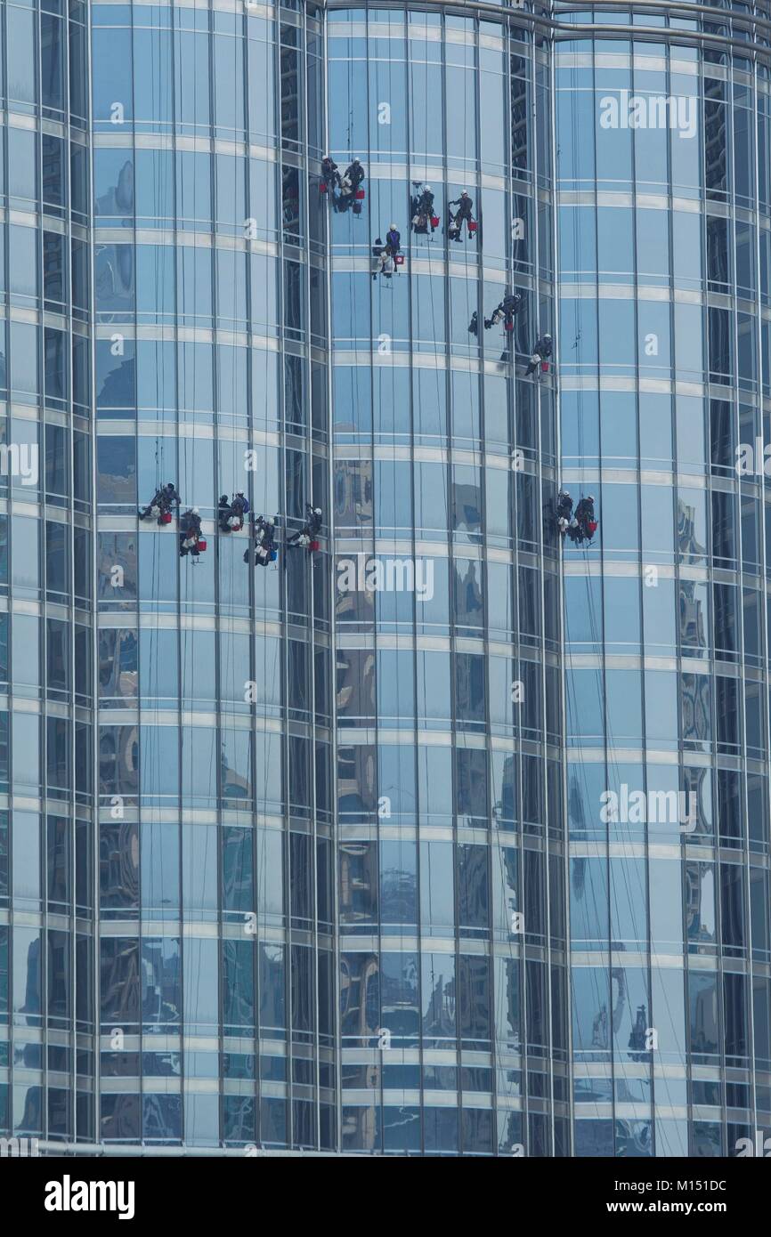 United Arab Emirates, Dubai, cleaners on Burj Khalifa Stock Photo