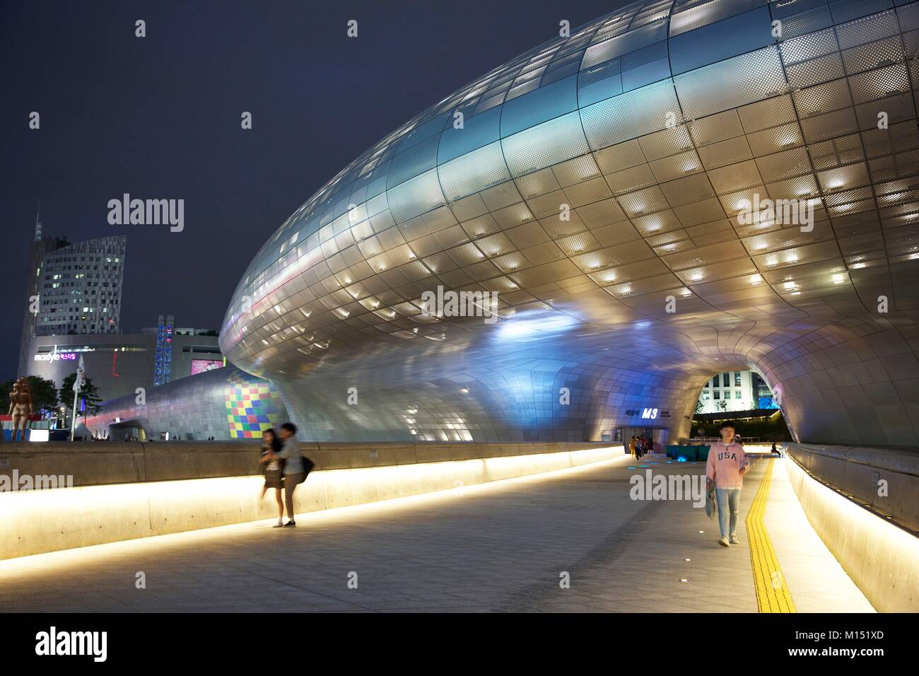 South Korea, Seoul, the Dongdaemun Design Plaza, futuristic building of the architect Zaha Hadid, lit at night Stock Photo