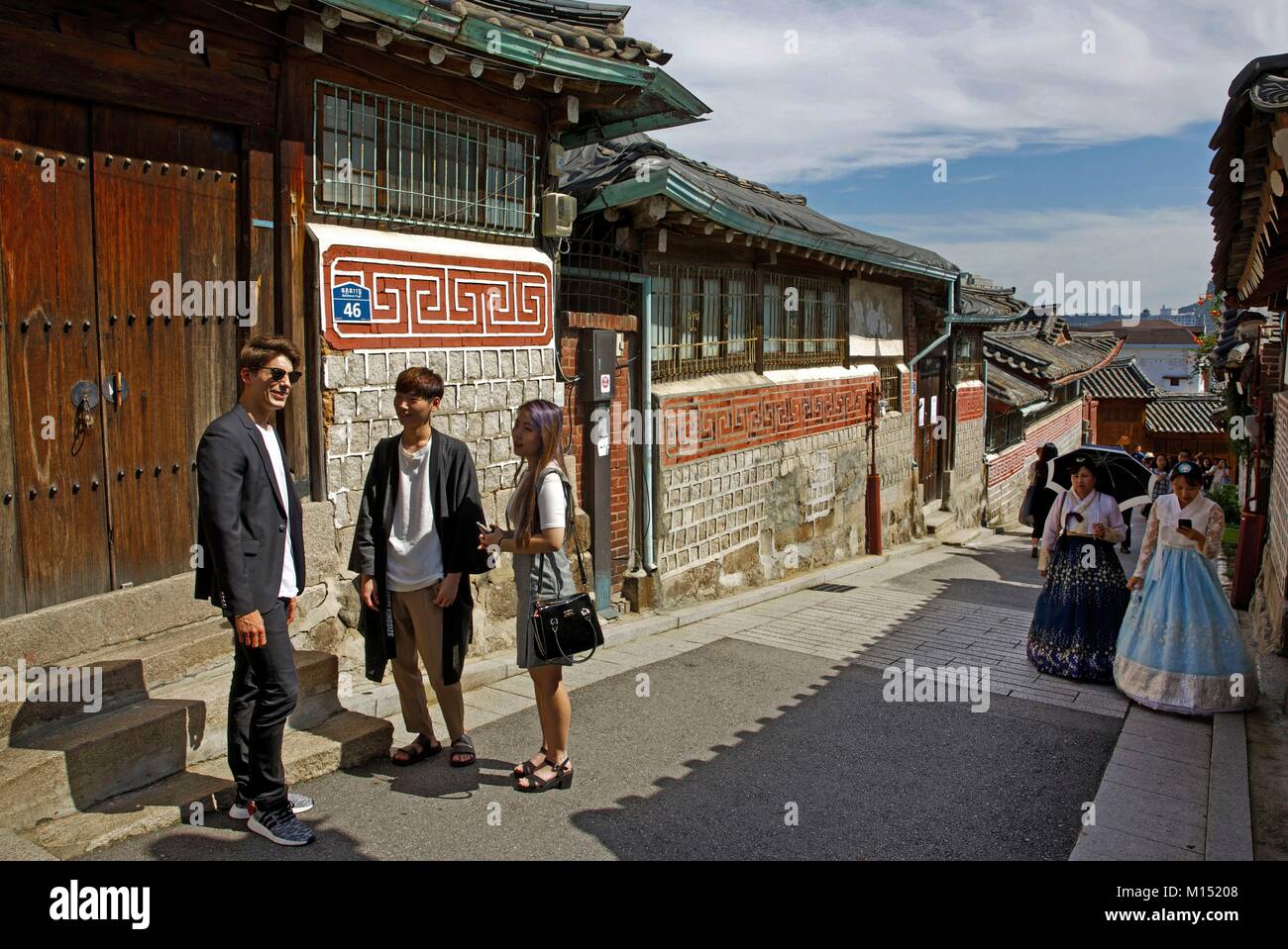South Korea, Seoul, Fabien Yoon, french star of korean medias withs groupies in an alley of the old district Bukchon hanok village Stock Photo