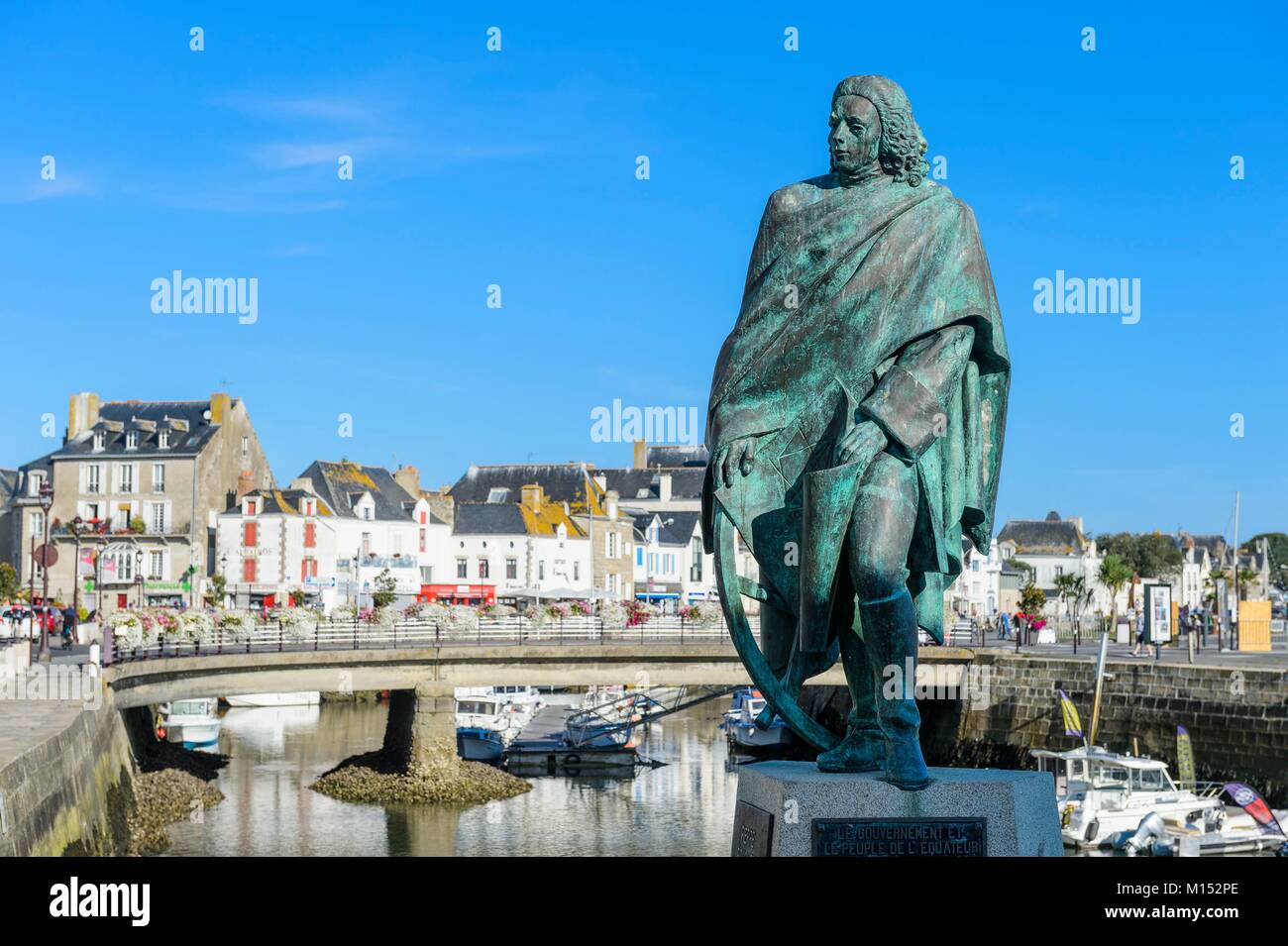 France, Loire Atlantique, Guerande peninsula, Le Croisic, the harbour, Pierre Bouguer statue, mathematician, geophysicist and geodesist born in 1698 in Le Croisic Stock Photo