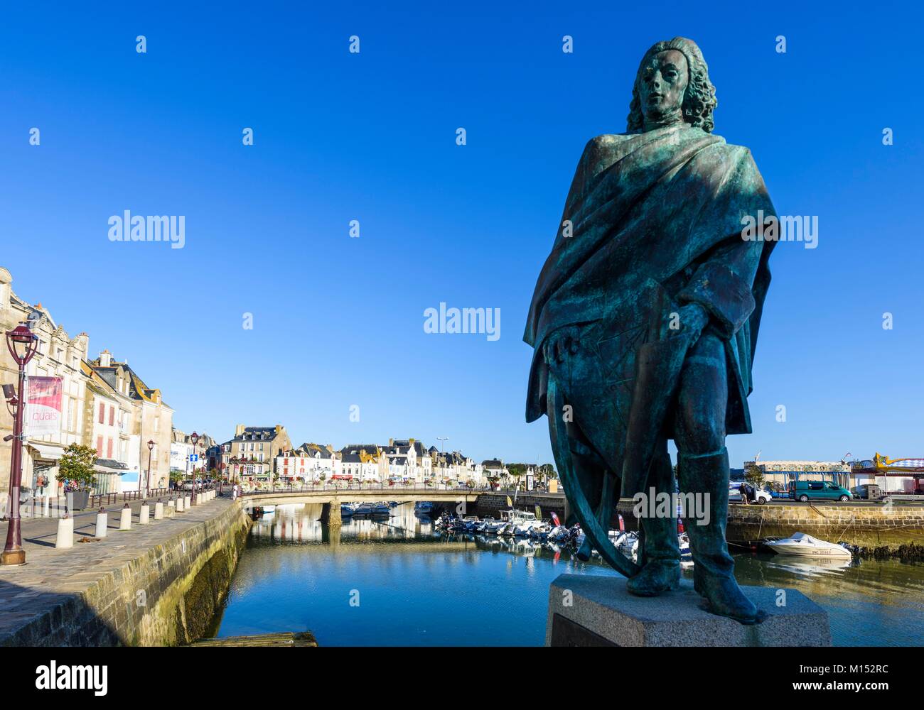 France, Loire Atlantique, Guerande peninsula, Le Croisic, the harbour, Pierre Bouguer statue, mathematician, geophysicist and geodesist born in 1698 in Le Croisic Stock Photo