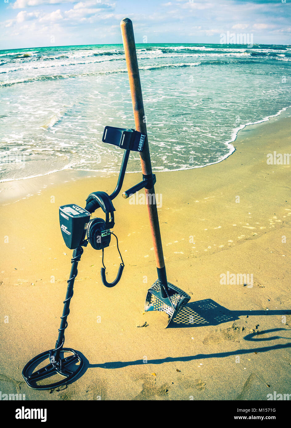 Garrett metal detector hires stock photography and images Alamy