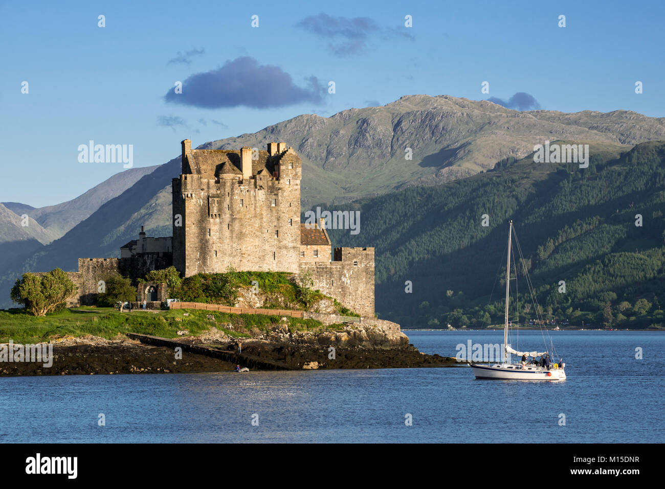 Sailing boat in front of Eilean Donan Castle in Loch Duich, Ross and Cromarty, Scottish Highlands, Scotland, UK Stock Photo