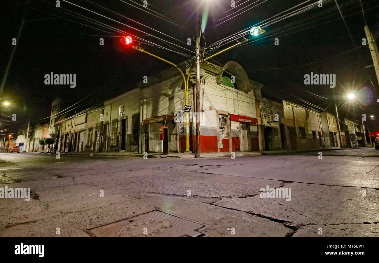 Semáforo luz verde hi-res stock photography and images - Alamy, image size:1300x903