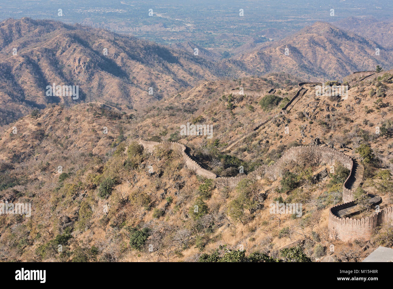 The long walls of the Kumbhalgarh Fort UNESCO World Heritage site, Rajasthan, India Stock Photo