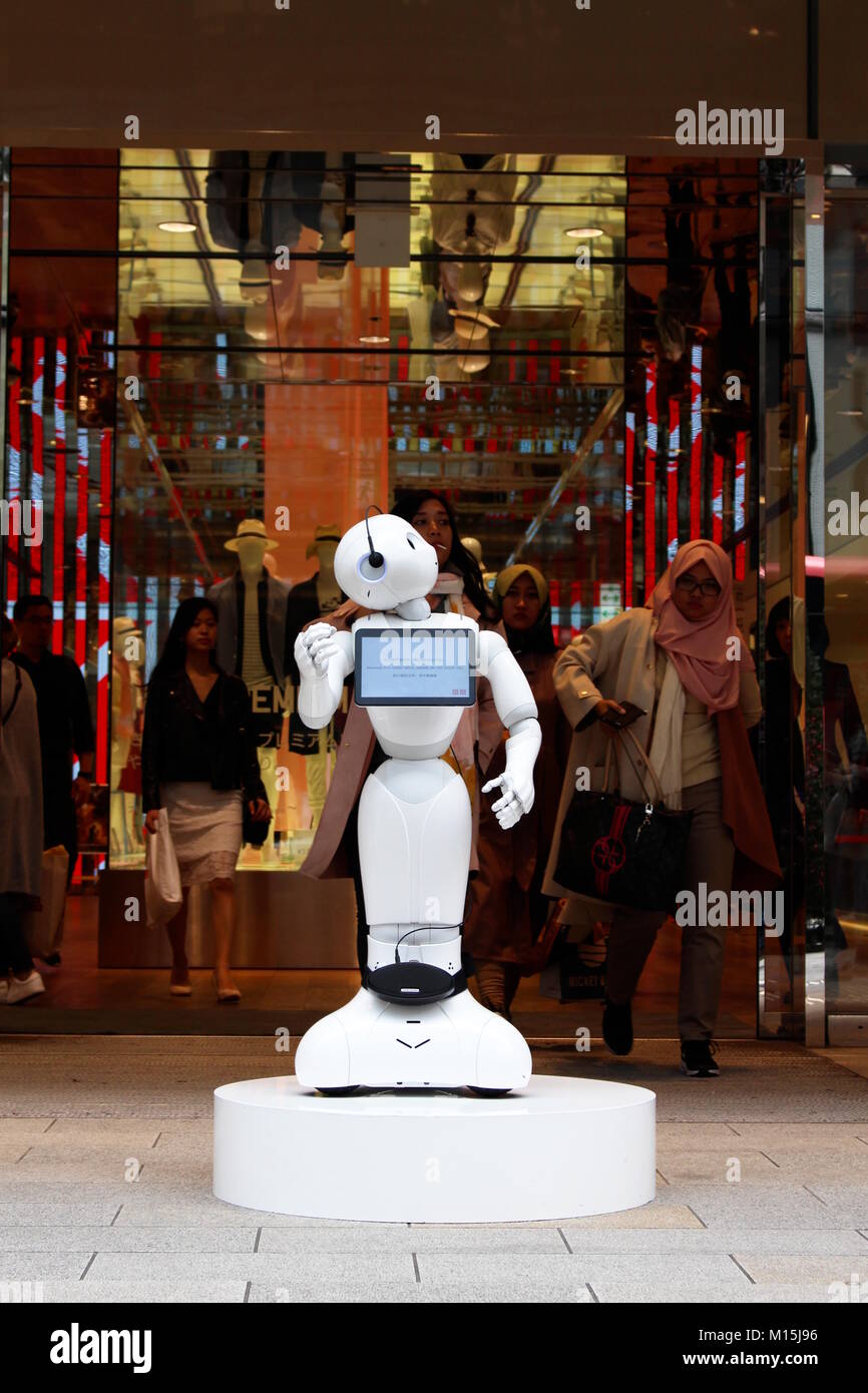 A Softbank Pepper robot outside Uniqlo's flagship store in Tokyo's Ginza  district. The robot is making multi-lingual announcements. April 2017 Stock  Photo - Alamy