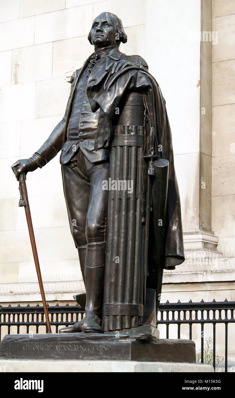 Bronze statue of Washington, the first American president, in front of the National