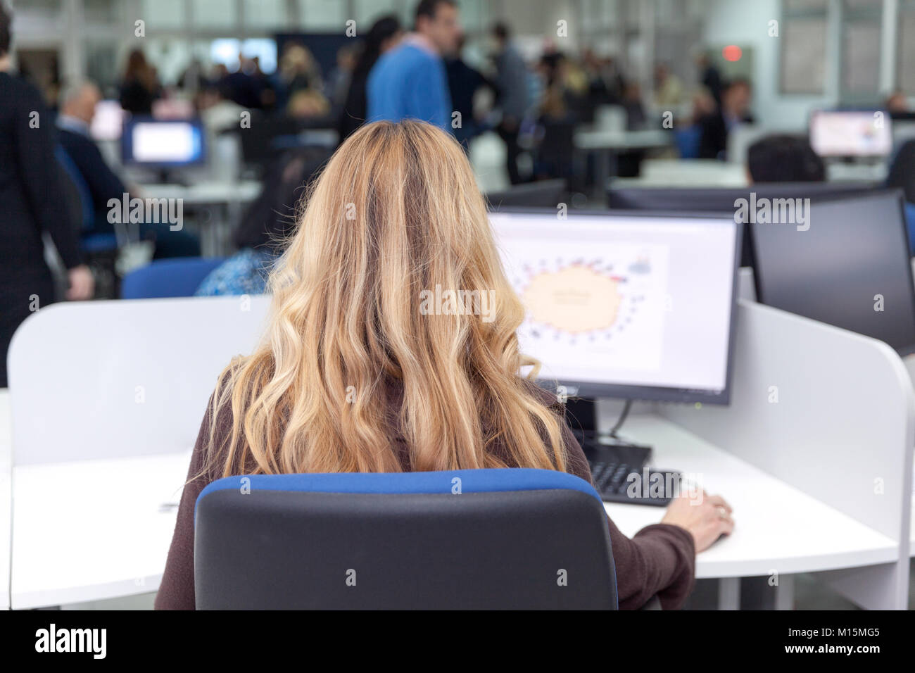 4 pose set of suit women working on a computer - Stock