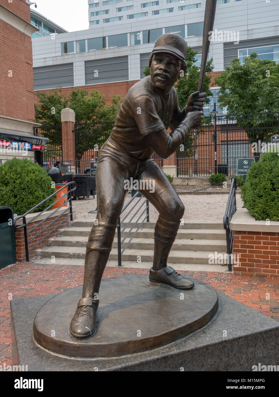 Hall of Famer sculpture of Eddie Murray at Oriole Park at Camden