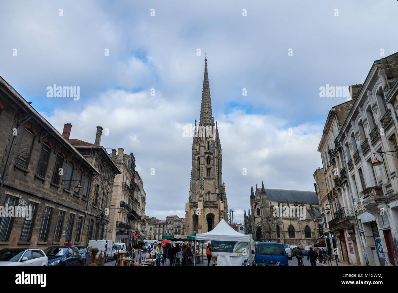 BORDEAUX, FRANCE - DECEMBER 24, 2017: St Michel Basilica (Basilique Saint Michel) with its iconic tower in the city center of Bordeaux. This gothic ch Stock Photo