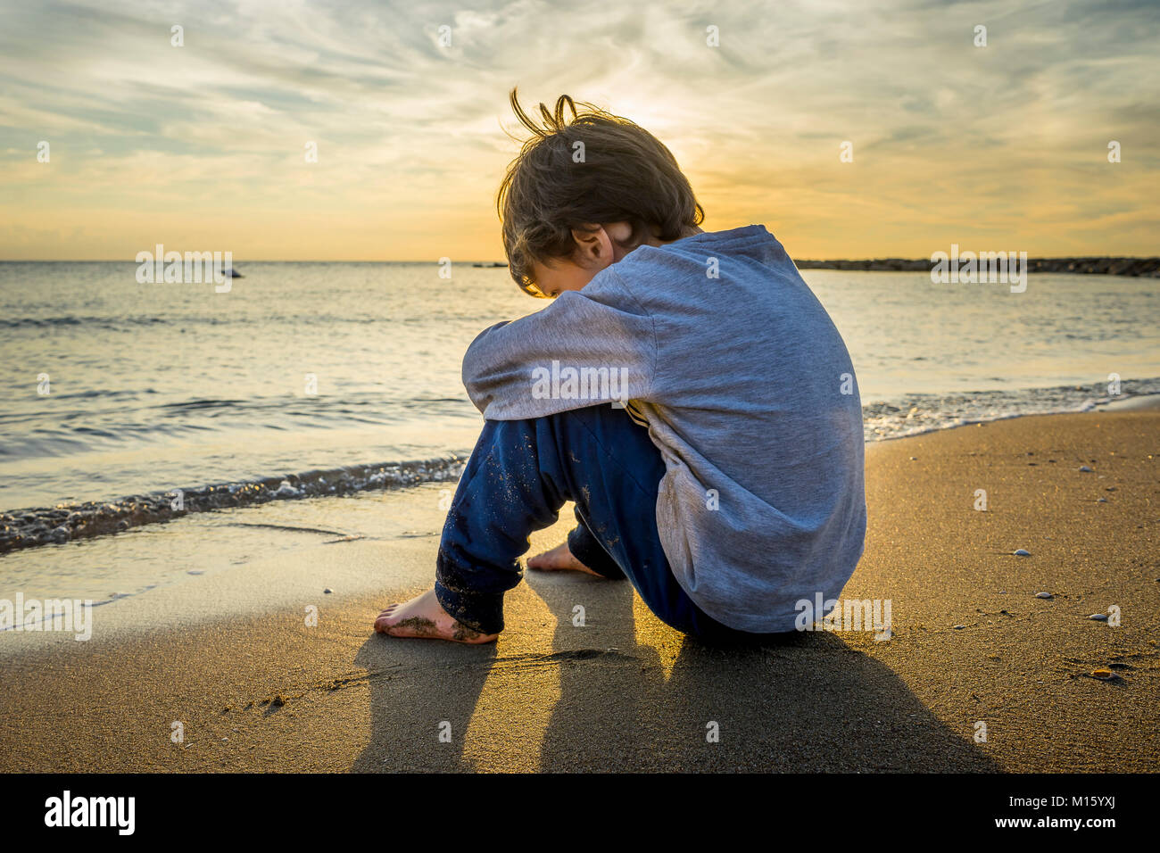 Sad boy beach hi-res stock photography and images - Alamy