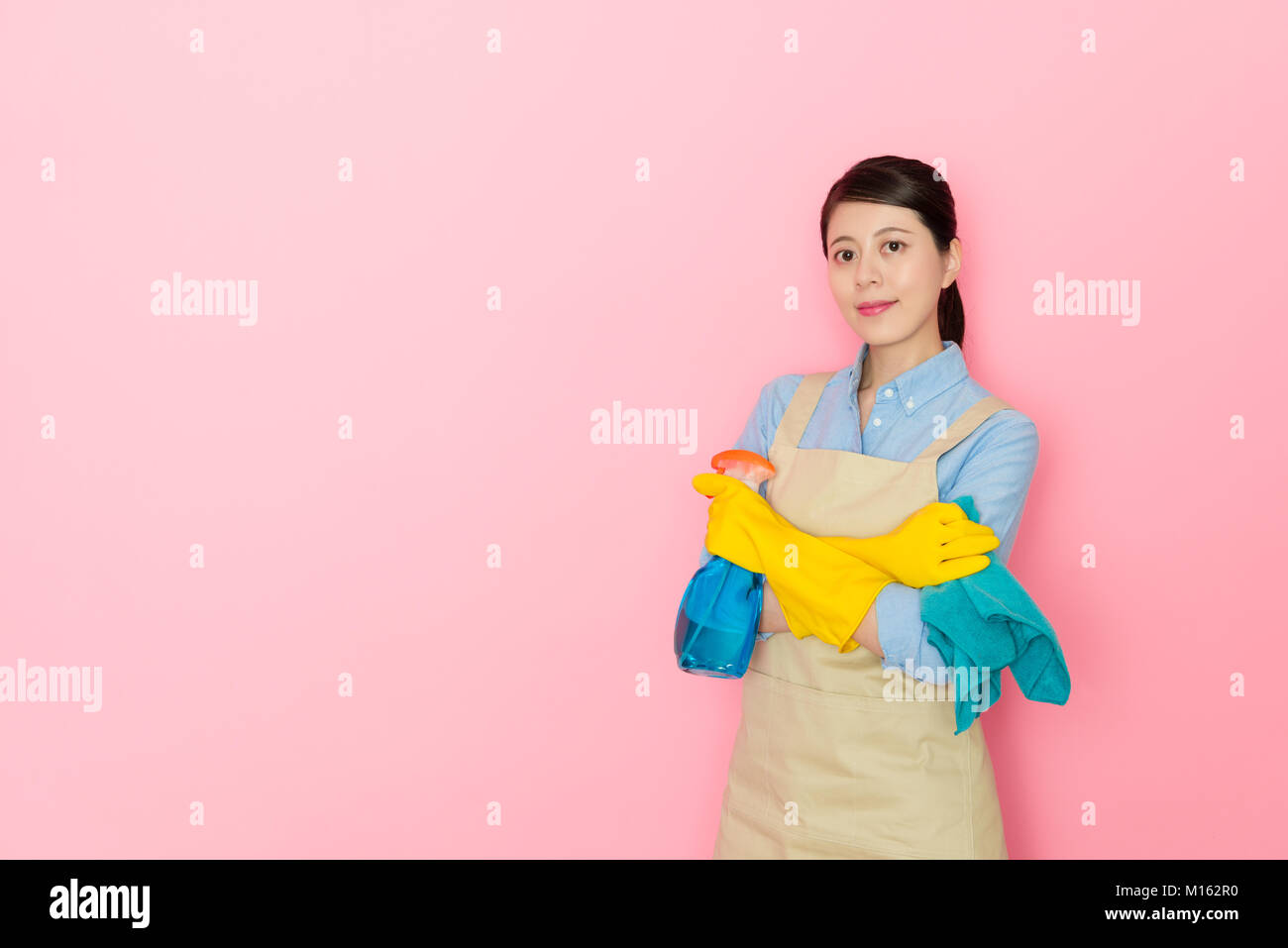 Carry A Rag Chinese woman cleaning house hi-res stock photography and images - Alamy