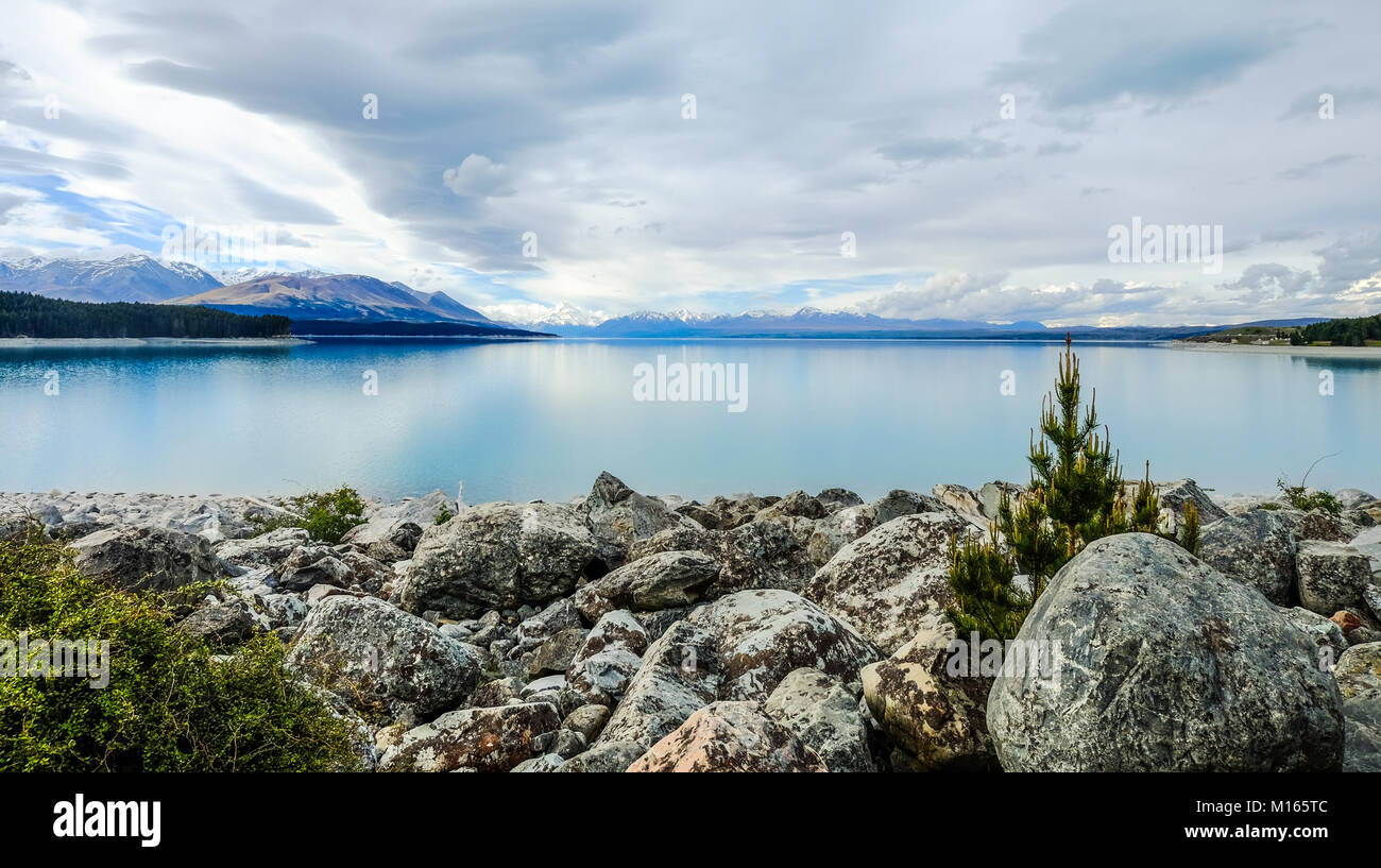 View of Lake Manapouri in South Island, New Zealand Stock Photo - Alamy