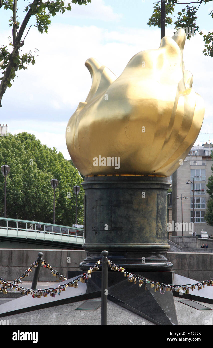 The Flame of Liberty sculpture, unofficial memorial for Princess Diana