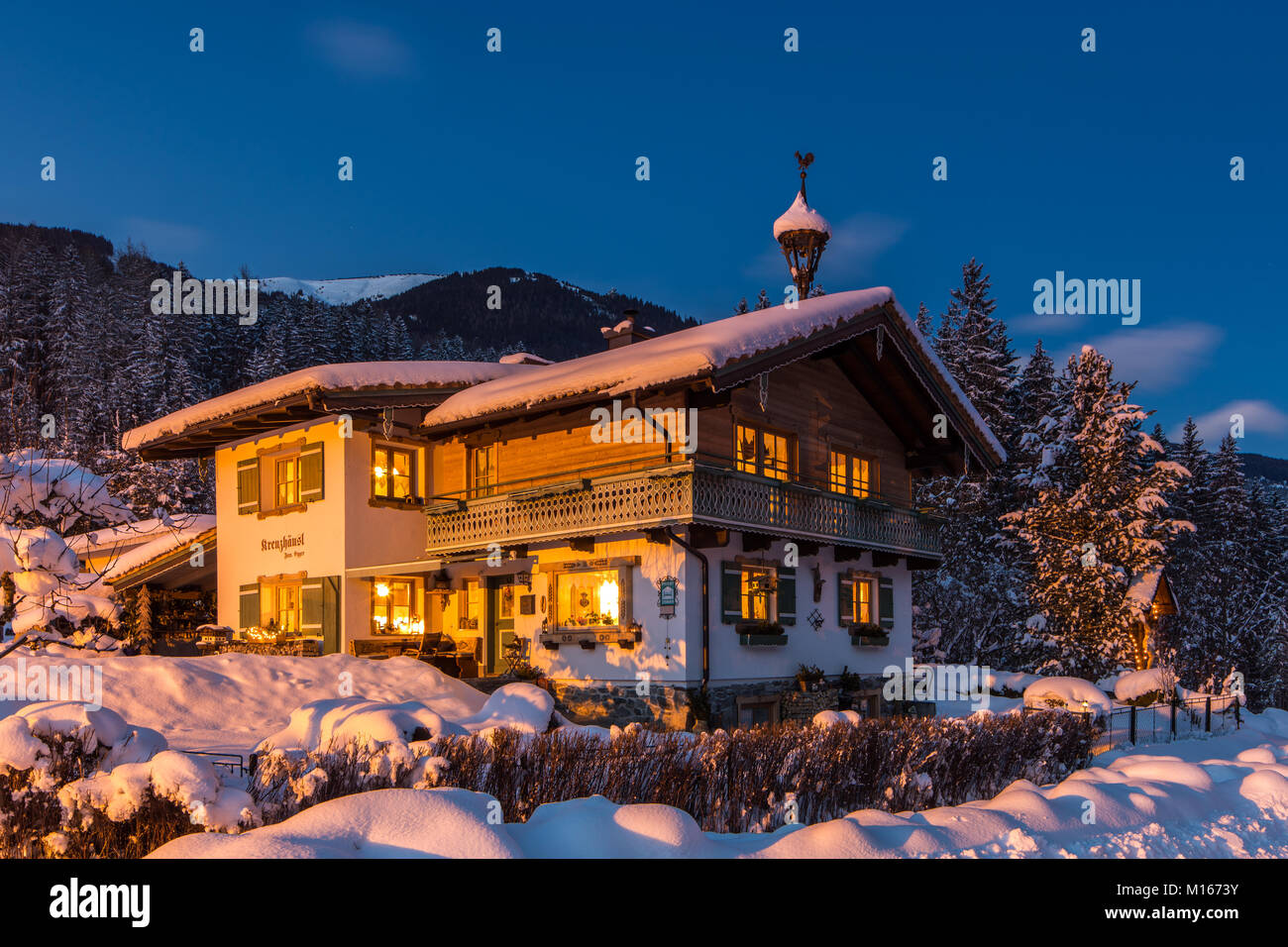 Kreuzhäusl zur blauen Stunde Stock Photo