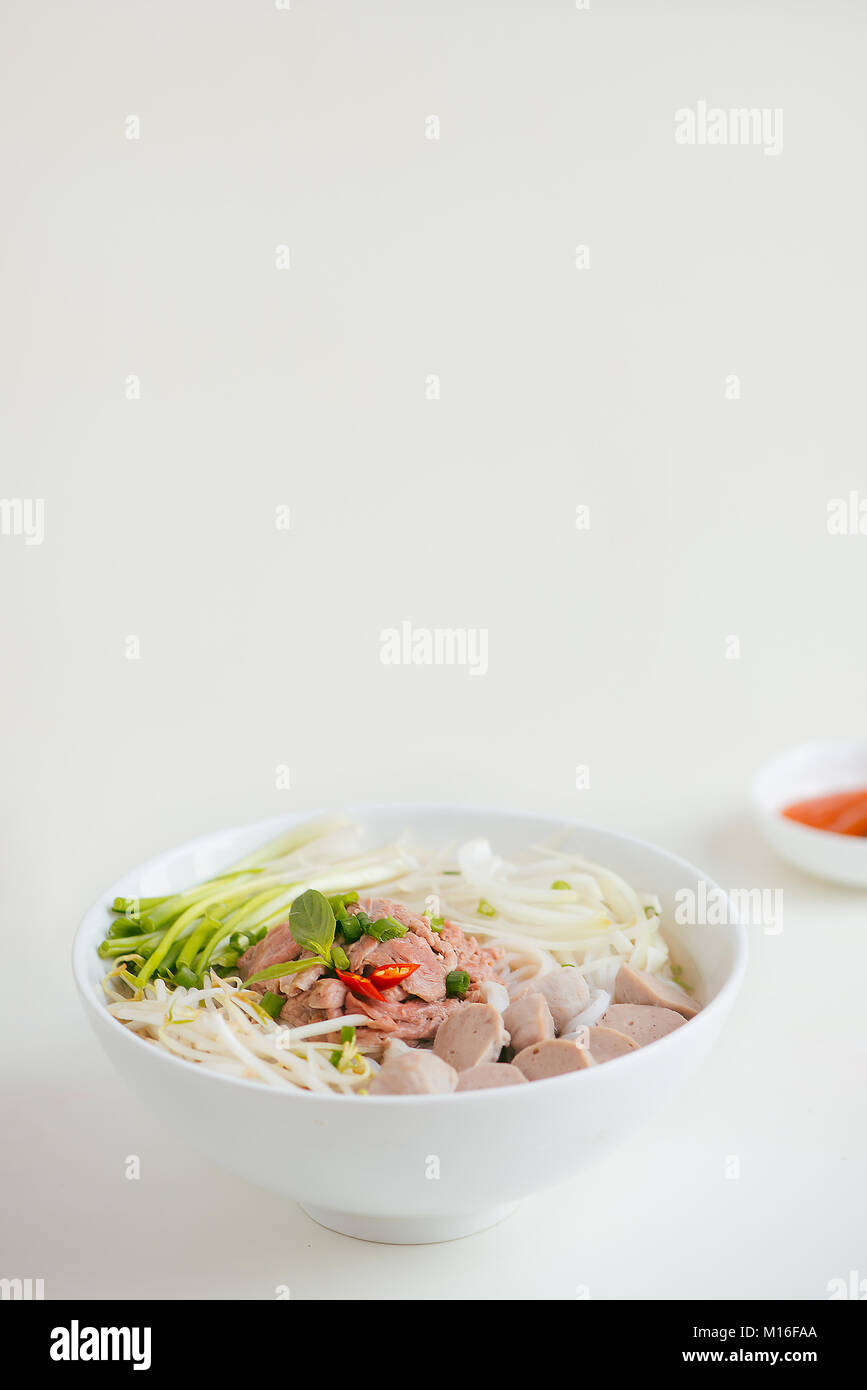 A bowl of traditional Vietnamese Pho noodle Stock Photo - Alamy