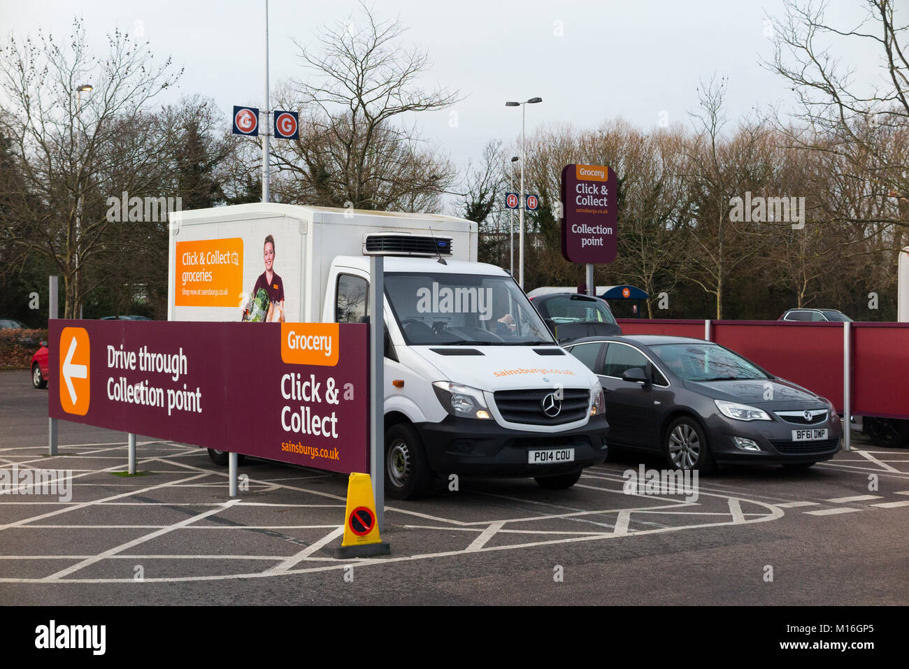 Sainsburys click and collect drive through collection point for groceries / collection grocery shopping, with Sainsbury delivery van. UK. (94) Stock Photo