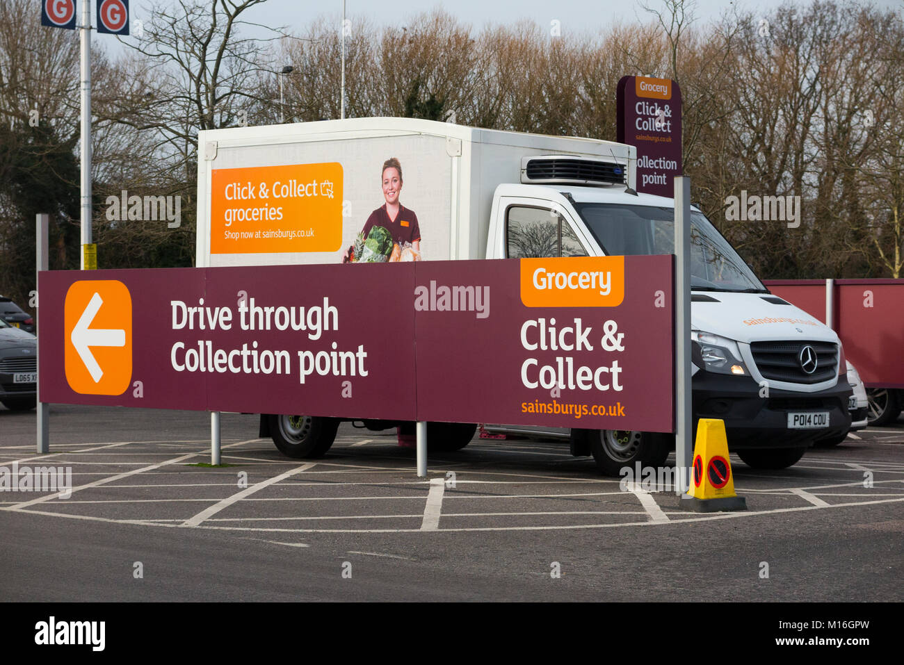 Sainsburys click and collect drive through collection point for groceries / collection grocery shopping, with Sainsbury delivery van. UK. (94) Stock Photo