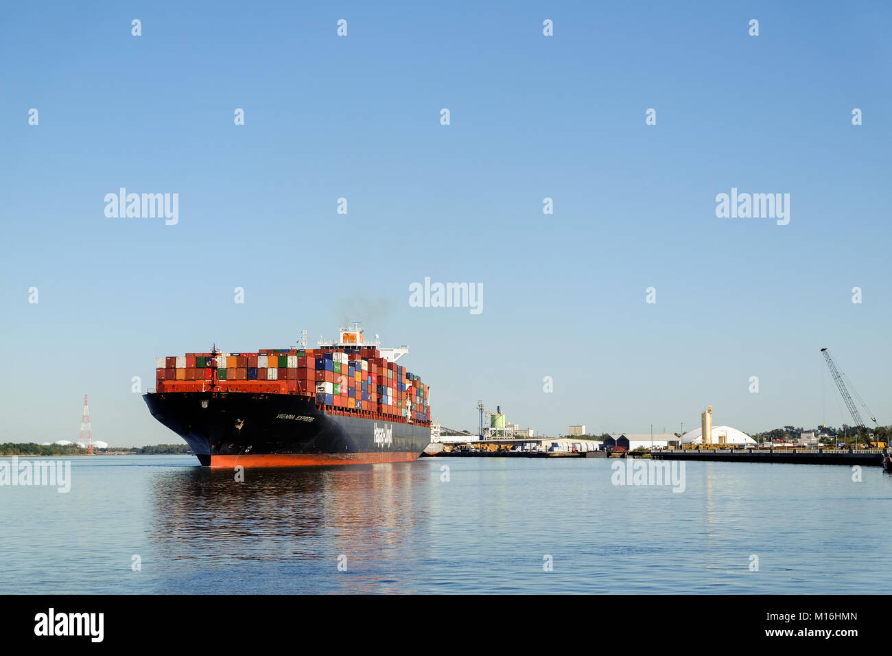 SAVANNAH, GEORGIA, USA - OCTOBER 31, 2017: Huge container ship Hapag ...