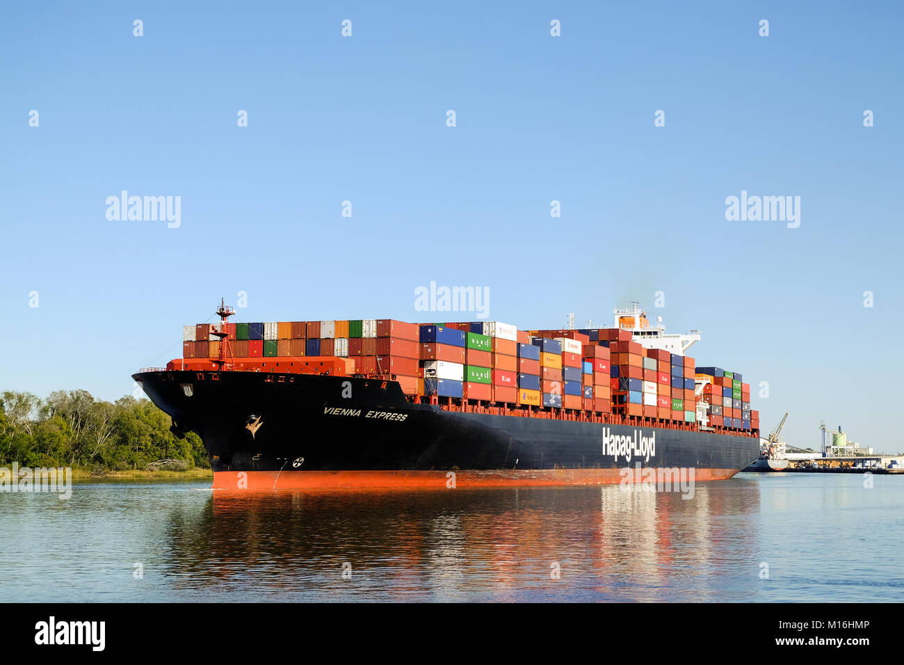 Cargo ship in port near hi-res stock photography and images - Alamy
