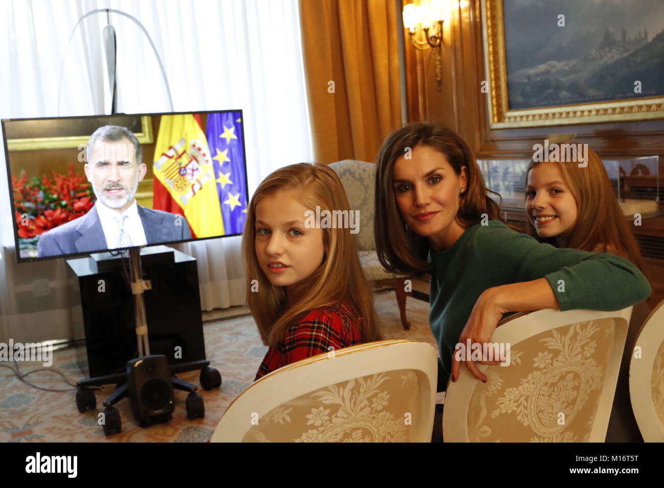 Spain. 23rd Dec, 2017. King Felipe of Spain, Queen Letizia of Spain, Crown Princess Leonor and Princess Sofia during their Private Life at Zarzuela Palace. During the recording of Christmas message. © Casa de su Majestad el Rey Credit: Jack Abuin/ZUMA Wire/Alamy Live News Stock Photo