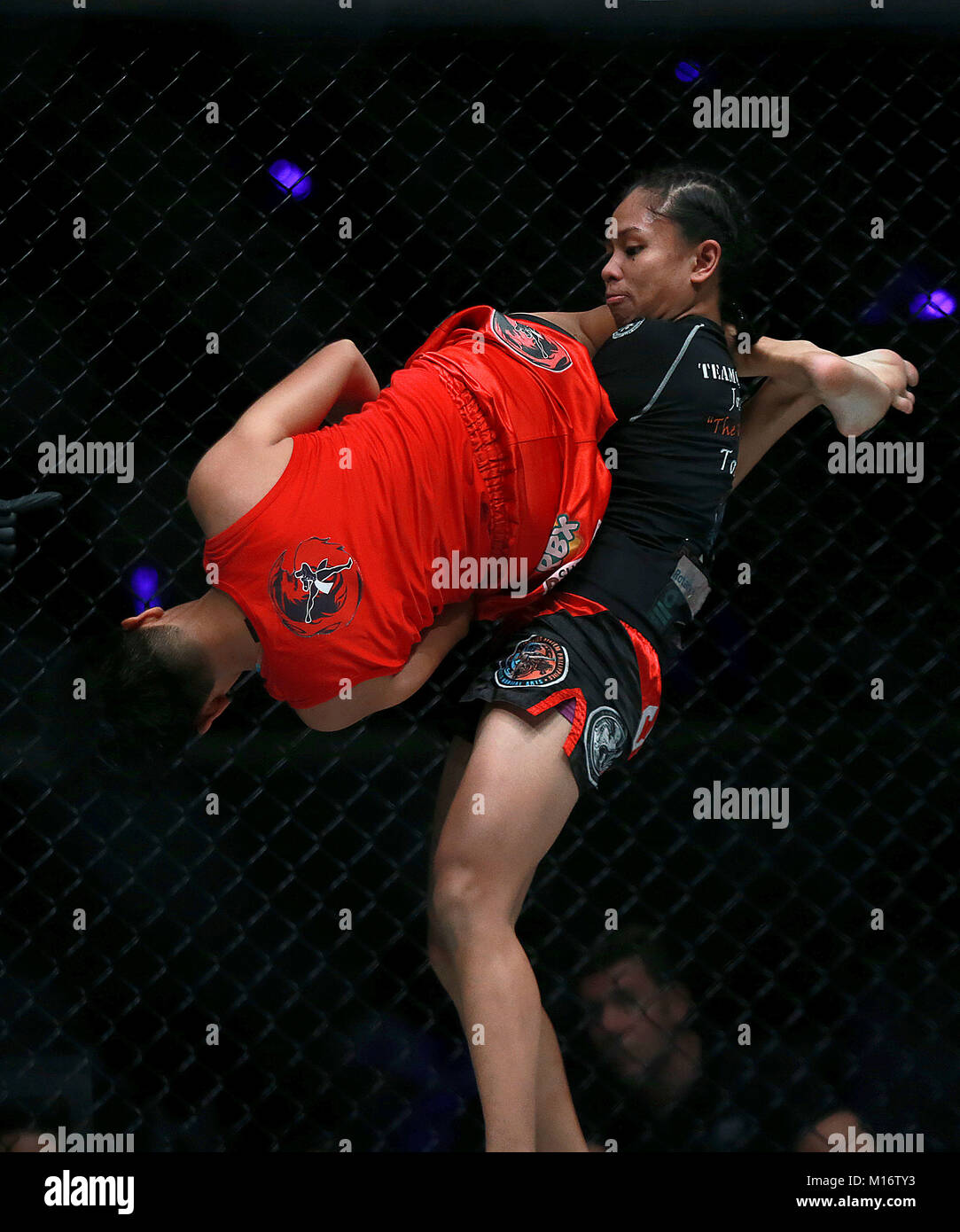 Pasay City, Philippines. 26th Jan, 2018. Jomary Torres (R) of the