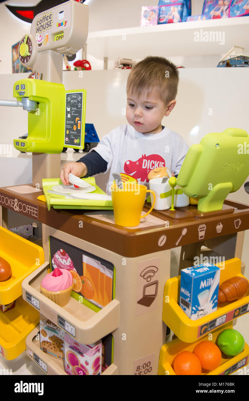 Oliver plays with a toy kitchen called 'Coffee-House' by Smoby during the annual press meeting of the toy manufacturers Simba Dickie and Maerklin regarding the Nuremberg International Toy Fair, in Fuerth, Germany, 26 January 2018. Photo: Timm Schamberger/dpa Stock Photo