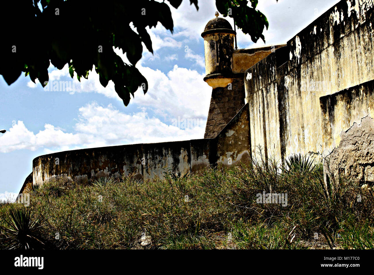 Cumana, Sucre, Venezuela. 10th June, 2011. June 10, 2011. Castle of San Antonio de la Eminencia, built between 1665 and 1668 with the purpose of defending the city of Cuman''¡ from the attack of pirates and corsairs that lashed the Caribbean. It is located in the city of Cuman''¡, Sucre state, Venezuela. Cumana was the first city founded in the American continent. Photo: Juan Carlos Hernandez Credit: Juan Carlos Hernandez/ZUMA Wire/Alamy Live News Stock Photo