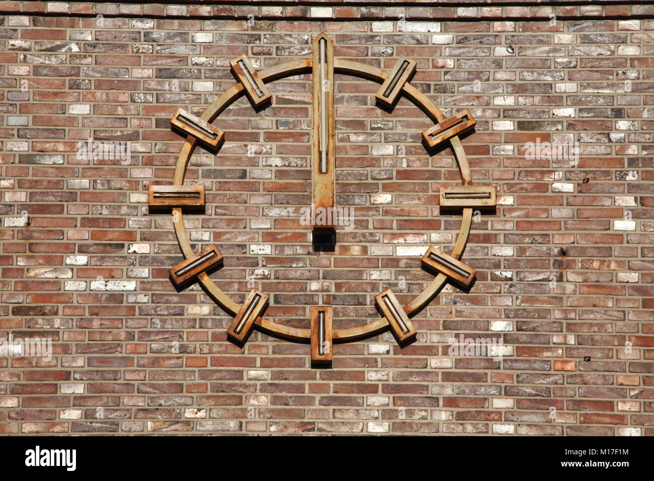 Golden Clock on brown Brick Wall, Bremen, Germany, Europe I Goldene Stock  Photo - Alamy