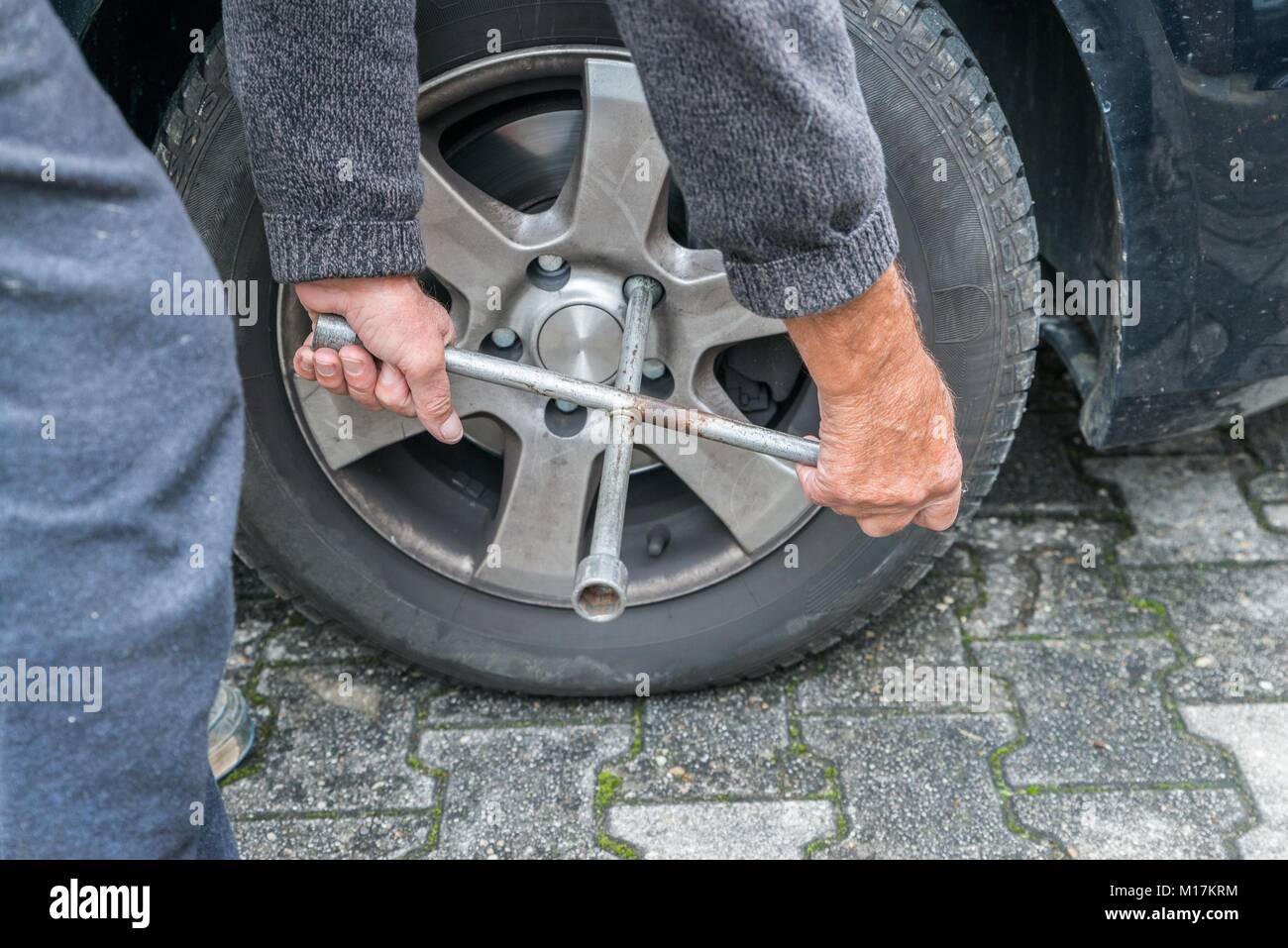 Four way lug wrench hi res stock photography and images Alamy