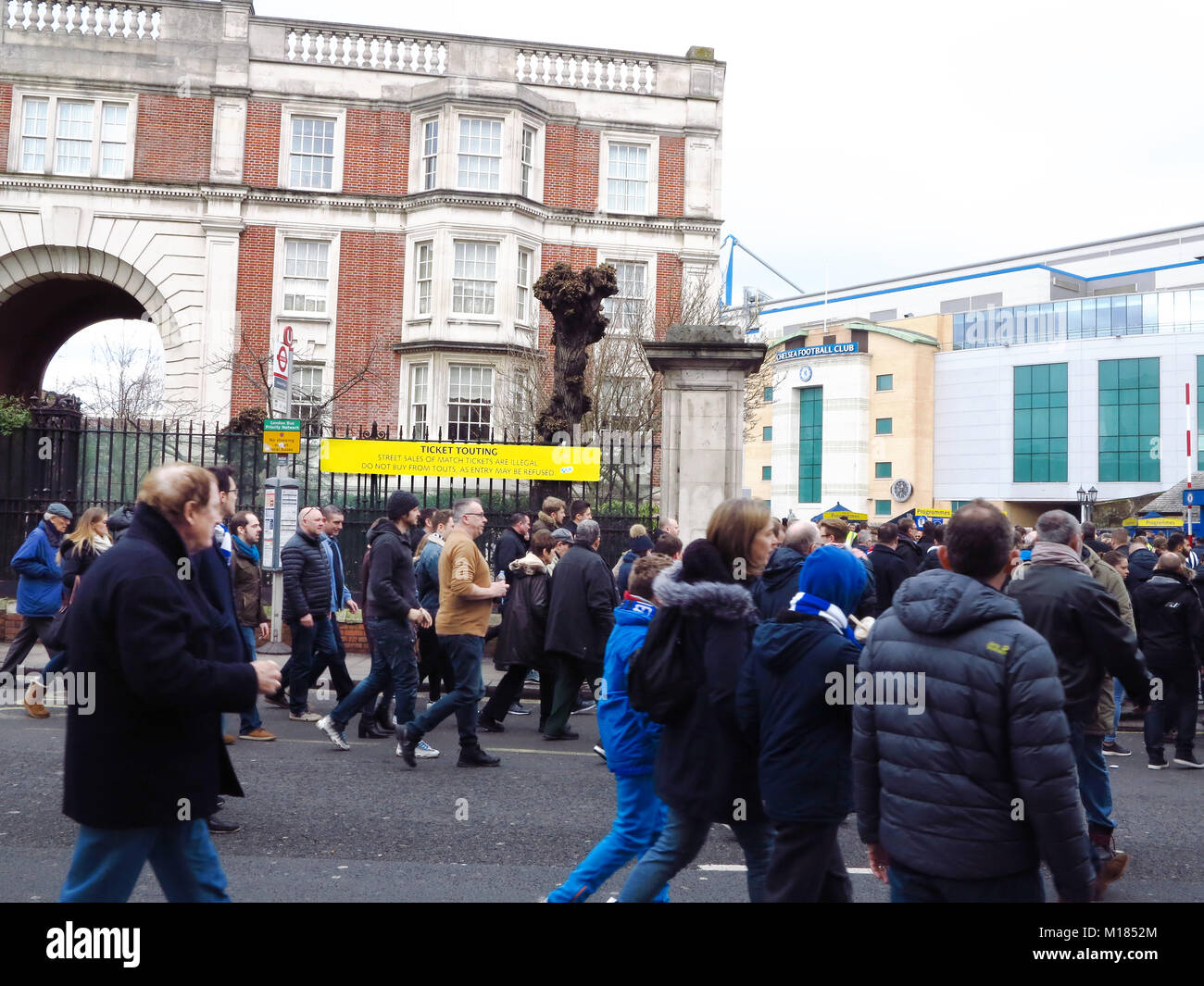 Ticket touts uk hi-res stock photography and images - Alamy