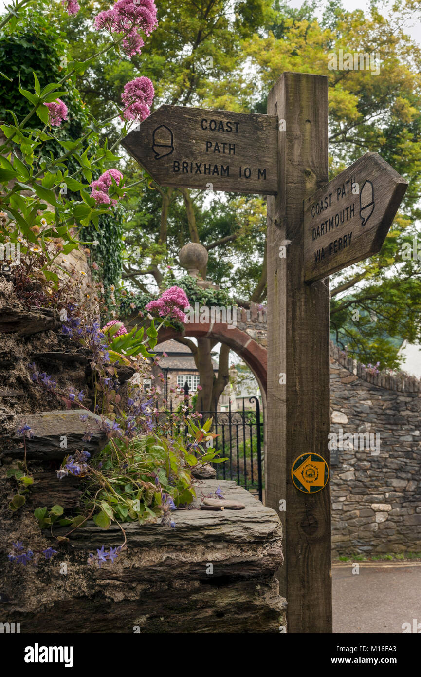 Pretty Sign Post Kingswear coast hi-res stock photography and images - Alamy
