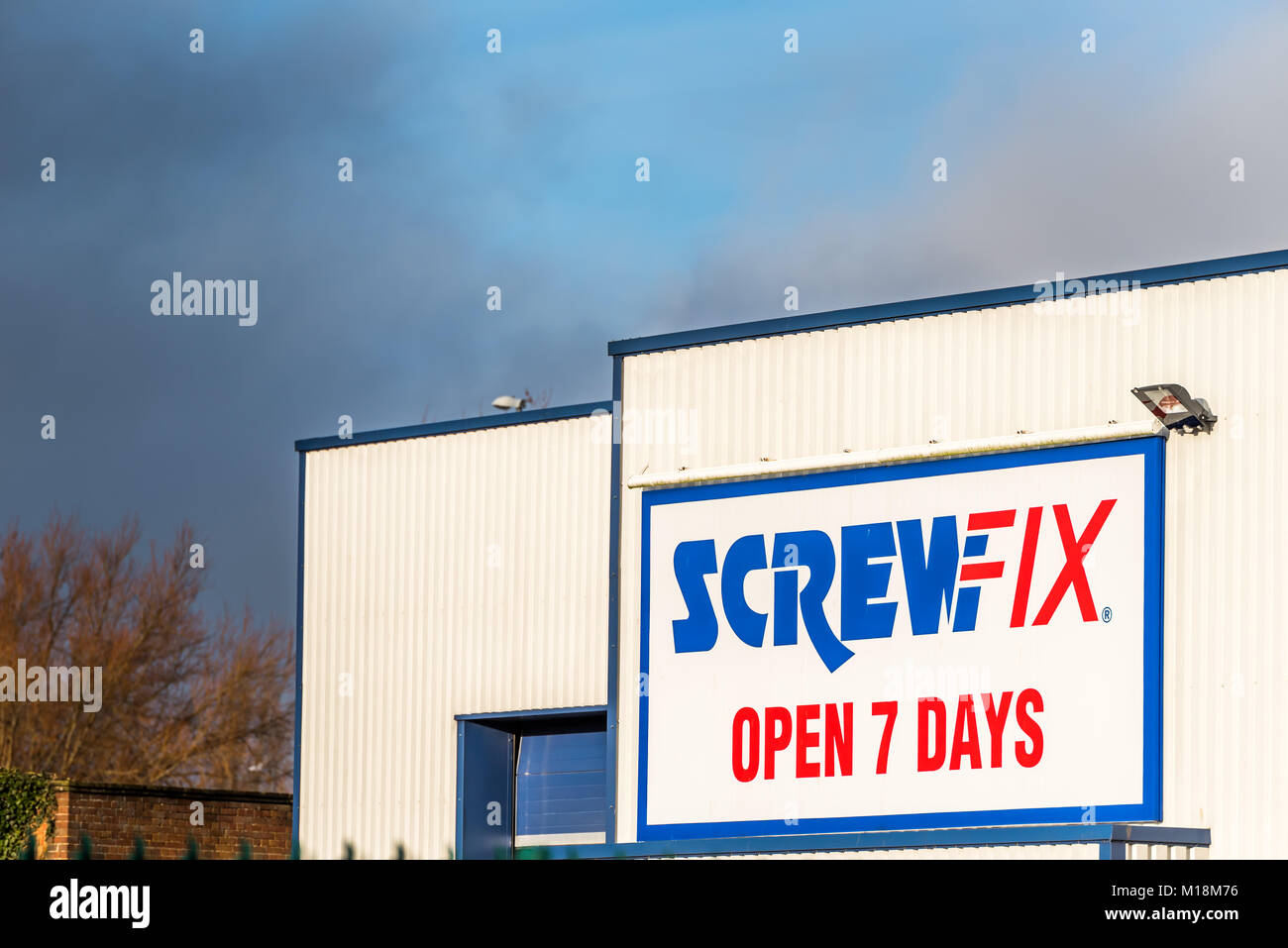 Screwfix open 7 days hires stock photography and images Alamy
