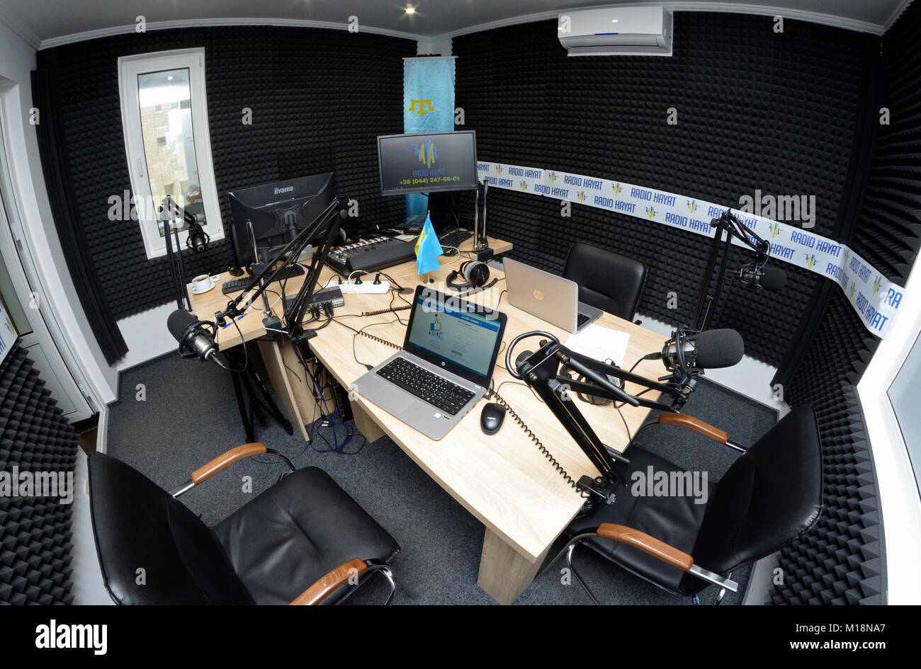 Radio station studio hi-res stock photography and images - Alamy