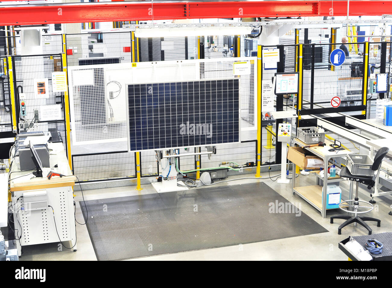 quality control high tech factory // Qualitätskontrolle Solarmodul Stock Photo