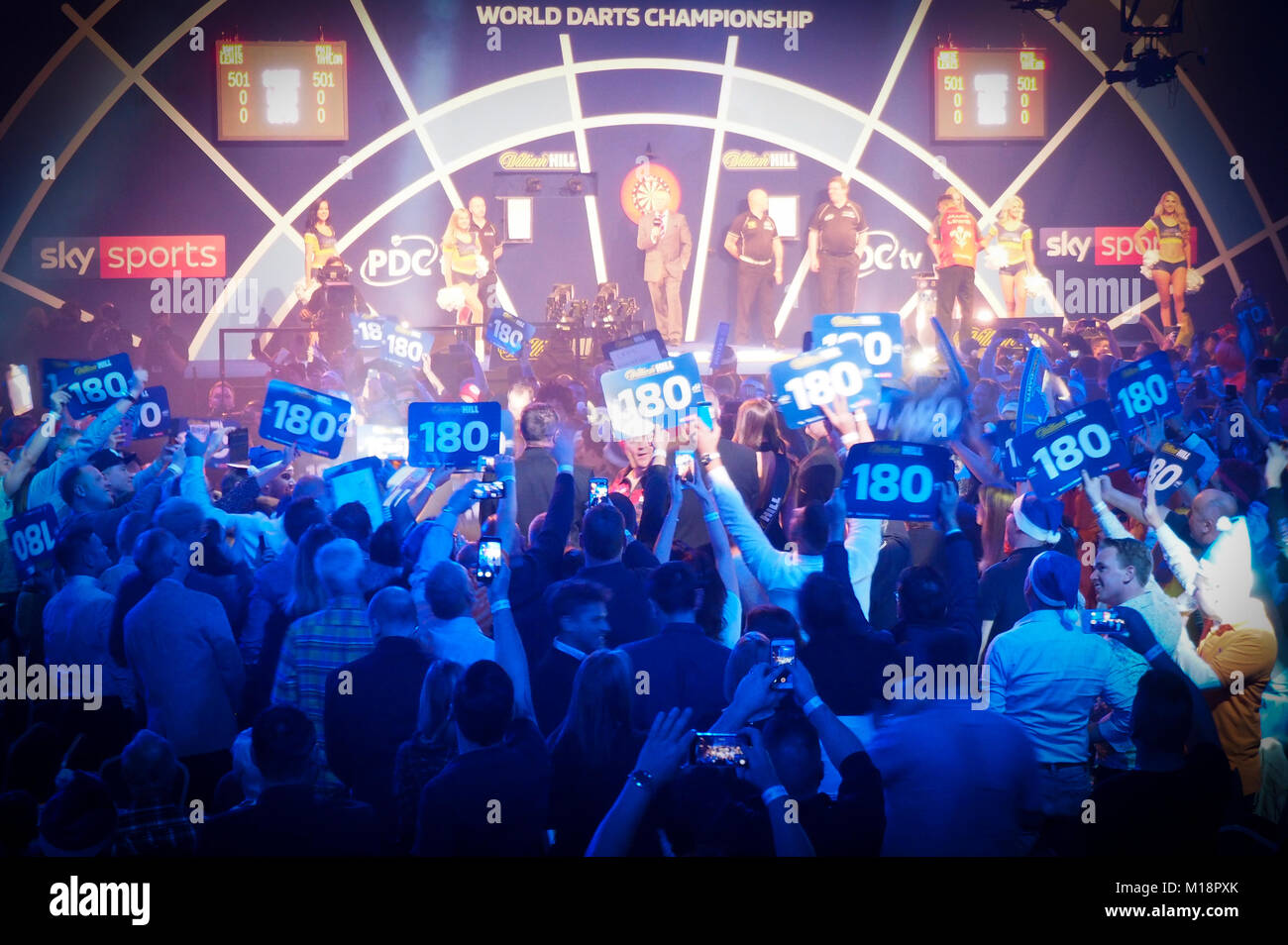 Darts crowd hi-res stock photography and images - Alamy