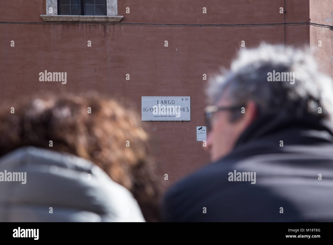 Roma, Italy. 27th Jan, 2018. The morning of the Memorial Day along the alleys of the Ghetto of Rome, the day when we remember the victims of the Holocaust, Nazism and fascism Credit: Matteo Nardone/Pacific Press/Alamy Live News Stock Photo